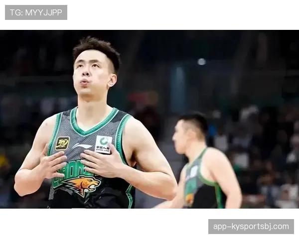 刷到赵继伟私照：外表邻家弟弟，客厅像豪宅……这反差我笑不出来