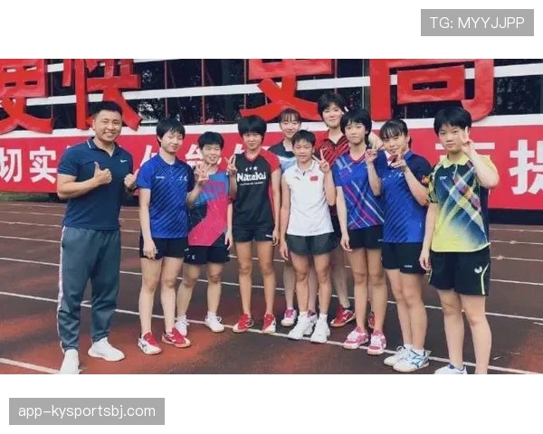 史梦瑶每天喝的水都是冰镇到精确0.5度，这谁顶得住啊