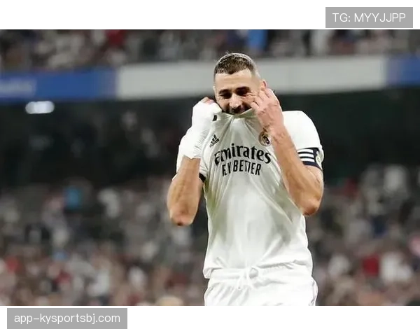 本泽马高位抢断如何提升关键战威胁：撕开防线的战术价值分析